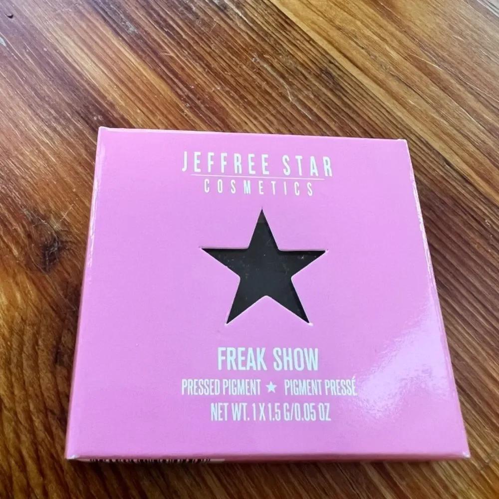 FREAK SHOW New Jeffree Star Artistry Singe Eyeshadow Pressed Pigment Brown Gray